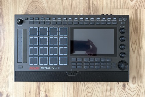 Akai mpc live iii - akai, 3