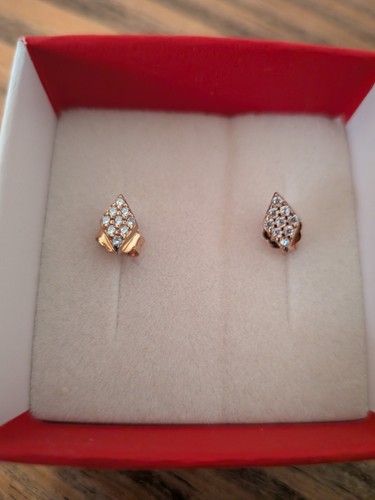 Cubic zirconia diamond - cubic, shaped