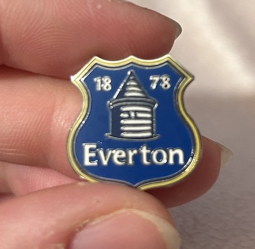 New everton football crest pin - football,