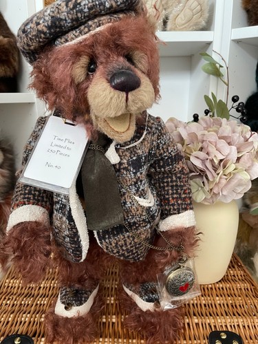 Charlie bears time - bears, flies