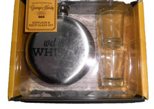 Hipflask & shot glasses set