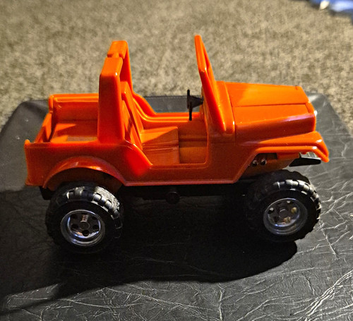 Kenner orange jeep toy vehicle - orange,