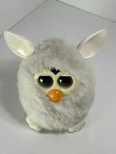 Hasbro Furby 2012 White Yeti A Mind of Its Own Electronic Pet Toy Light Up Sound