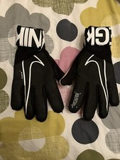 NIKE GOALKEEPER GLOVES -PROJECT CNCPT : MATCH45°30'34.1"N 122'49'49.5"W