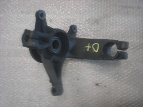Front right upright hub - right,