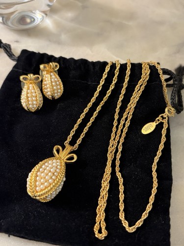 Vtg joan rivers - signed, pearl