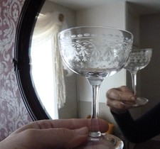 5x Antique Edwardian Etched  and Star Cut Crystal Champagne Glasses  h12,1cm