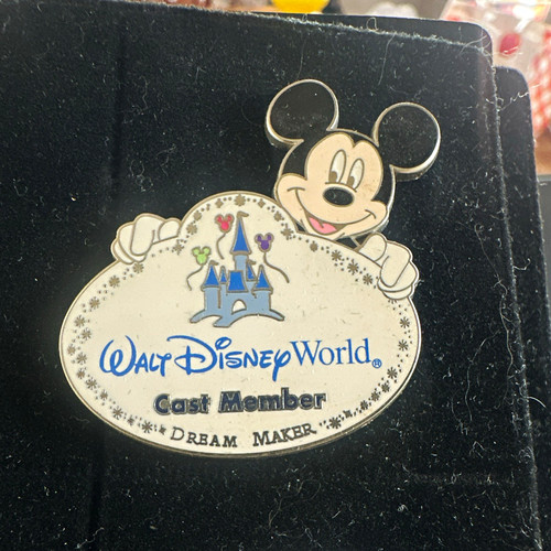 Disney wdw cast member - cast,
