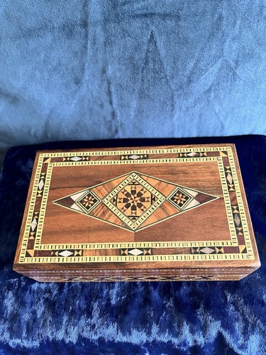 Pretty wooden trinket box - trinket, with