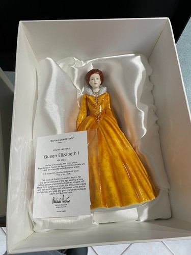 Royal doulton queen - royal,