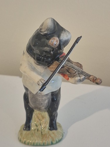 Beswick pig promenade - beswick,