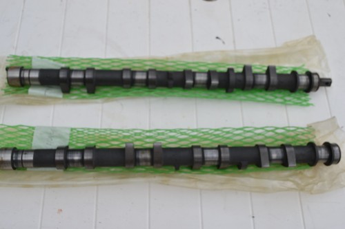 Inlet and exhaust camshafts - exhaust,