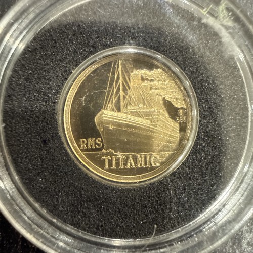 Sinking the titanic gold - sinking,