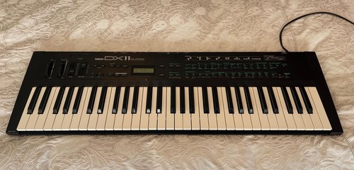 Yamaha dx11 synthesizer - -,