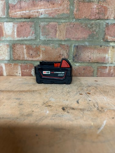 Milwaukee m18 18v ion - milwaukee, 3.0ah
