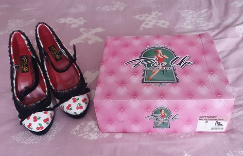 Stunning unworn pinup couture - stunning,