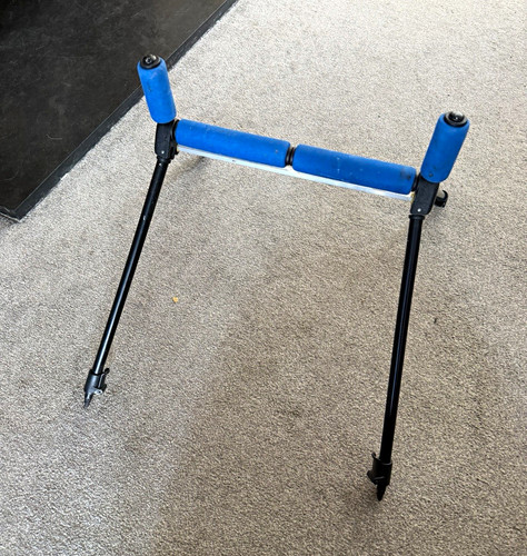 Fishing pole roller - , stand