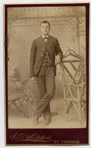 Young man rustic chair - ,,