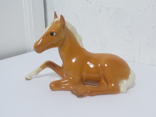 Vintage beswick palomino lying - vintage,