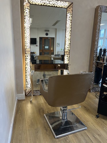 Rose gold hairdressing mirror - gold,