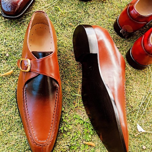 Men two tone - single, monk
