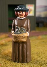 Garden Railway SM32 16mm Mamod Live Steam Narrow Gauge 1:19 Ceramic Basket Lady