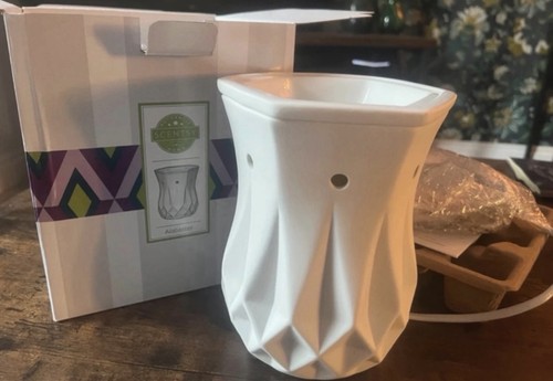 Scentsy alabaster warmer - alabaster, full