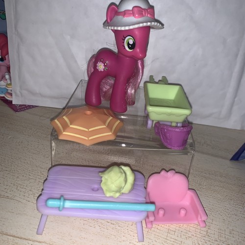 Little pony cheerilee goes - cheerilee,