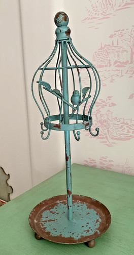 Exceptional vintage style - exceptional,
