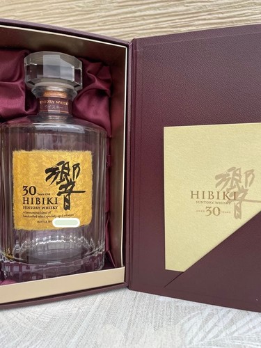 Suntory hibiki years old - hibiki,