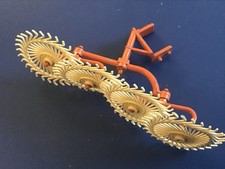 BRITAINS FARM 1:32 Scale Vicon Lely ACROBAT HAY Turner Tedder Rake Flail 9537