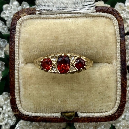 Vintage solid yellow gold - vintage,