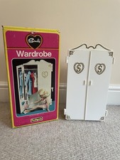 Vintage 1976 Sindy Wardrobe