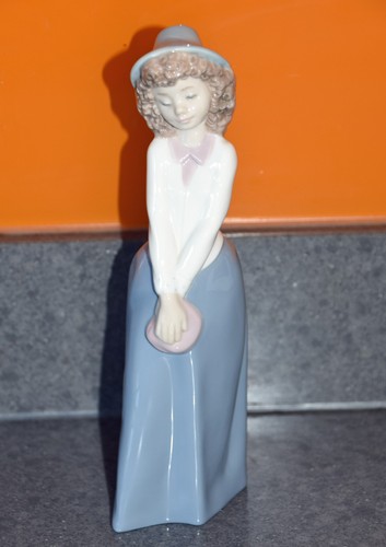 Lladro nao porcelain - , girl