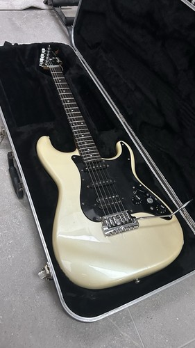 Fender stratocaster - fender,