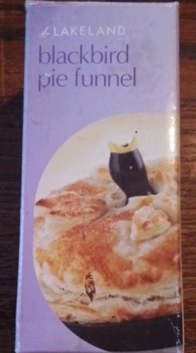 Vintage ceramic blackbird pie - vintage,