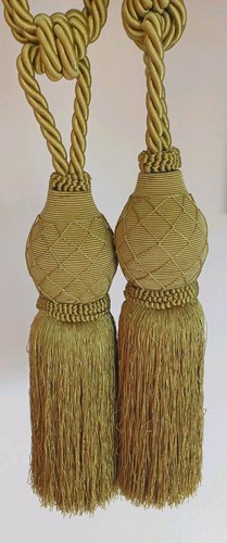 Large pair luxurious - a,