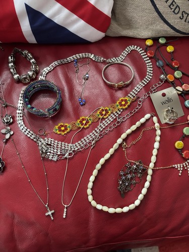 Assortment costume - of,