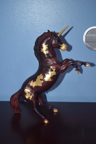 Auryn unicorn rearing - auryn-unicorn, mustang