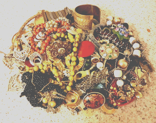 Broken costume jewellery - broken,