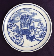 Vintage HUTSCHENREUTHER 7.75” Collectors Plate “DER BURG ELTZ TELLER” Blue White