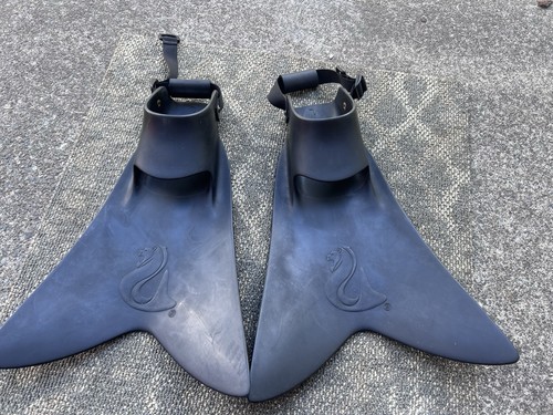 Black force fin size - size, l