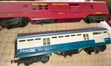 OO GAUGE  TRIANG ROYAL MAIL COACHES x 2 VGC.