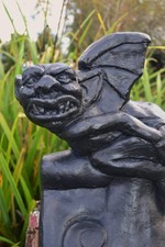Mooning Gargoyle 90° angled