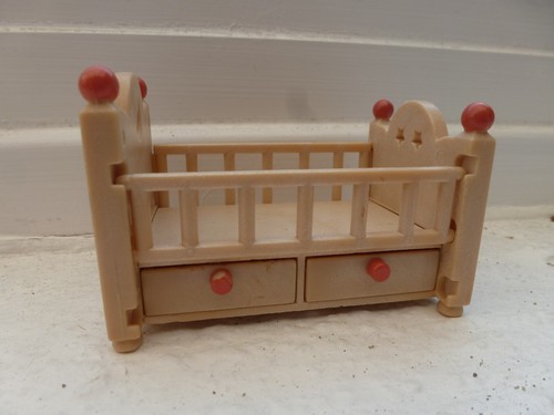 Sylvanian families baby crib - baby,