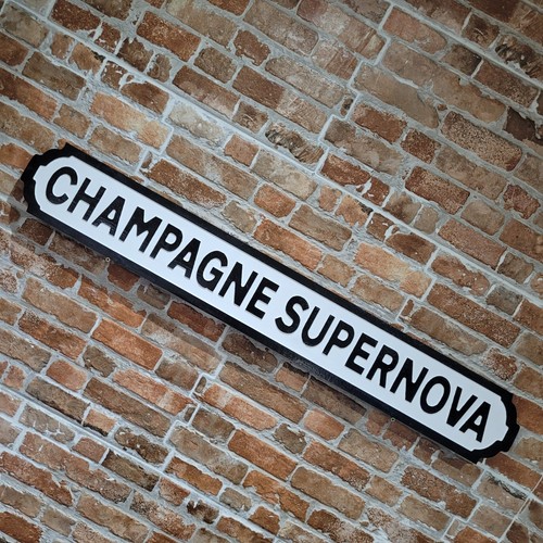 Champagne supernova sign oasis - champagne,