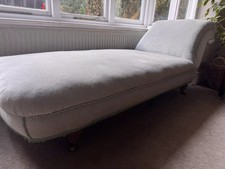 Antique Daybed Chaise lounge