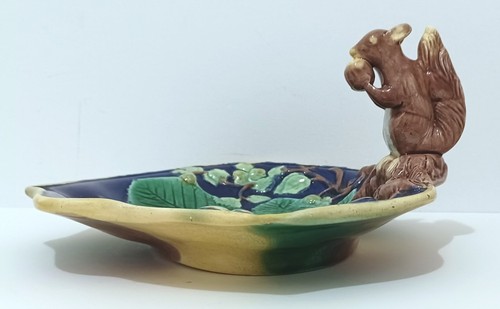 Pretty old majolica squirrel - pretty/old,