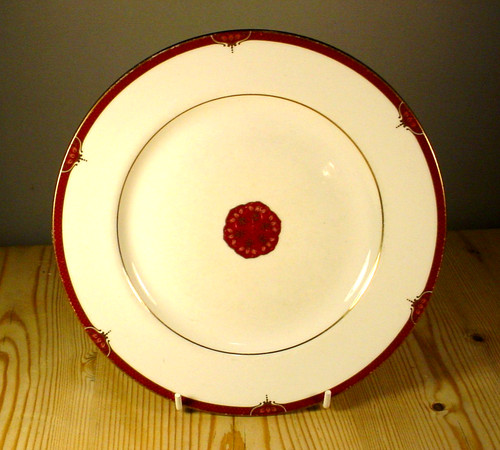 Spoce bordeaux plate with - plate,