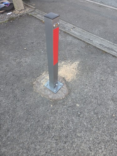 Lockable parking barrier - lockable,